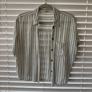 Aeropostale White Short-Sleeve Button-Up Shirt with Gray Stripes